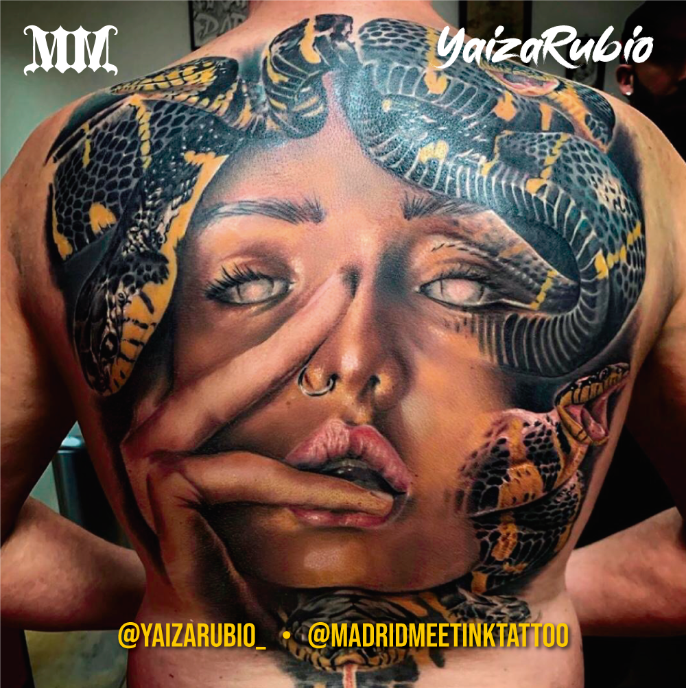 Тату медуза Горгона на спине