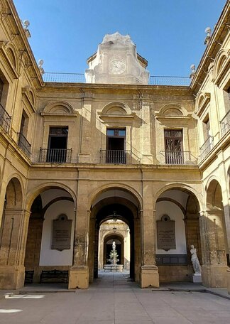 VISITAS GUIADAS · ANTIGUA FÁBRICA DE TABACOS (RECTORADO)