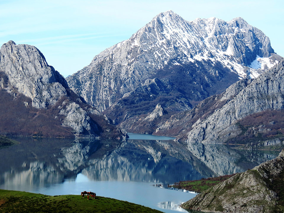 Riaño en barco. Fiordos Leoneses en Tomaticket